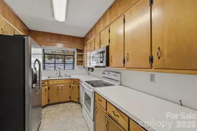 402 Pennton Avenue SW, Lenoir, NC 28645 - Photo 14