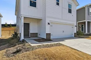 1302 31st St NE, Conover, NC 28613 - Photo 2