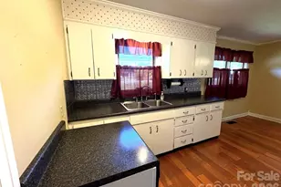 3253 US 70 Hwy W, Marion, NC 28752 - Photo 10