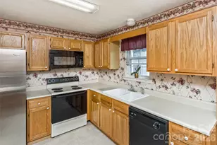3305 Idle Hour Dr, Asheville, NC 28806 - Photo 6