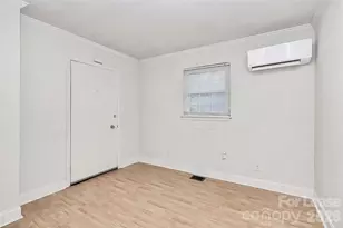 1728 Lombardy Cir, Charlotte, NC 28203 - Photo 4