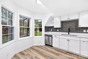 10054 Four Mile Crk Rd, Charlotte, NC 28277 - Photo 14