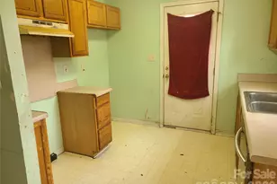 6607 Sullins Rd, Charlotte, NC 28214 - Photo 8