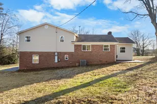 106 Royal Wood Dr, Lenoir, NC 28645 - Photo 4