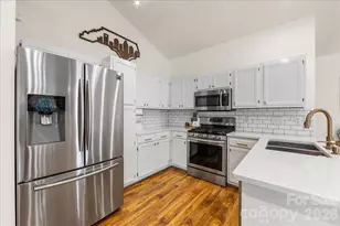 2200 Olde Chantilly Ct, Charlotte, NC 28205 - Photo 10