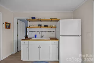 107 Axley St, Canton, NC 28716 - Photo 10