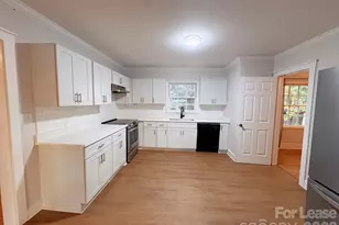 1915 Birchcrest Dr, Charlotte, NC 28205 - Photo 6