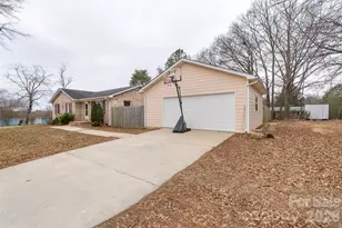 225 Belhaven Cir, Clover, SC 29710 - Photo 4
