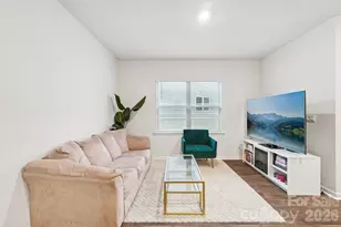 9051 Lowfalls Ln, Charlotte, NC 28216 - Photo 4