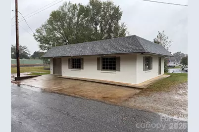 1295 N Main Avenue, Newton, NC 28658 - Photo 2