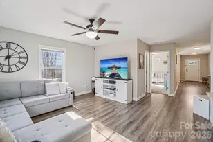 178 Rowe Ct, Hendersonville, NC 28792 - Photo 4