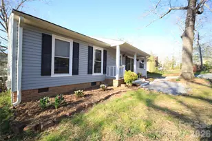 327 Heather Ct, Asheville, NC 28804 - Photo 2