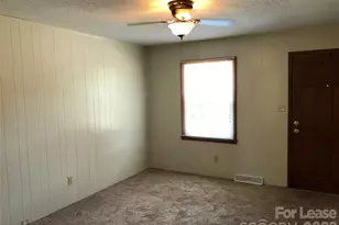 1411 Roundtree Ln, Lincolnton, NC 28092 - Photo 2