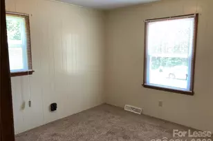 1411 Roundtree Ln, Lincolnton, NC 28092 - Photo 4