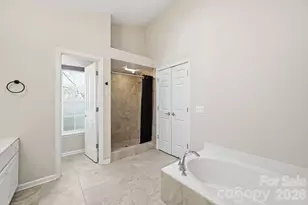 6217 Oak Cove Ln, Charlotte, NC 28269 - Photo 32