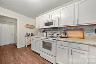 4719 Mortonhall Rd, Charlotte, NC 28215 - Photo 12