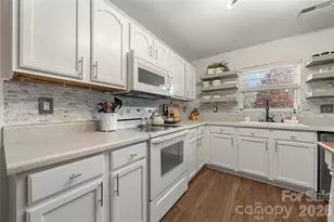 4719 Mortonhall Rd, Charlotte, NC 28215 - Photo 10