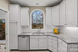 6029 Sharon Rd, Charlotte, NC 28210 - Photo 14