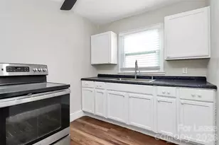 1105 Brookhurst Dr, Charlotte, NC 28205 - Photo 6