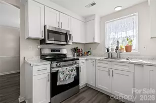 10718 Downpatrick Pl, Charlotte, NC 28262 - Photo 8