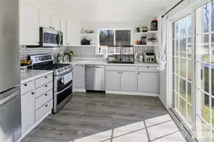 2410 Juniper Dr, Charlotte, NC 28269 - Photo 8