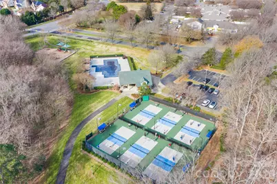 8579 Highland Glen Drive, Charlotte, NC 28269 - Photo 32