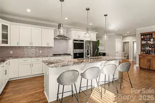 148 N Smallwood Pl, Charlotte, NC 28216 - Photo 2