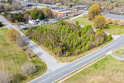 1043 11th Avenue SE, Hickory, NC 28602 - Photo 1