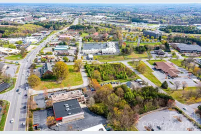 1043 11th Avenue SE, Hickory, NC 28602 - Photo 2