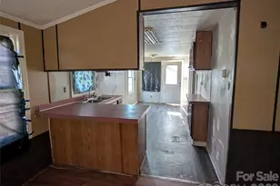 129 Hugo Dr, Gastonia, NC 28056 - Photo 6