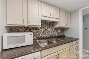 2505 Kilborne Dr, Charlotte, NC 28205 - Photo 12