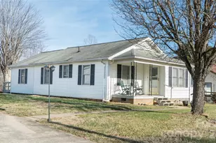 203 Cohen St, Morganton, NC 28655 - Photo 2