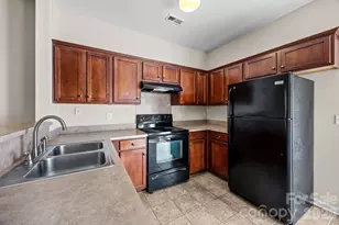 3527 Creeping Flora Ln, Charlotte, NC 28216 - Photo 14