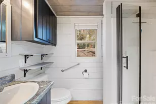 623 Overlook Dr, Spruce Pine, NC 28777 - Photo 8