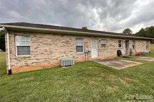 5194 Leigh Ln, Hickory, NC 28602 - Photo 2