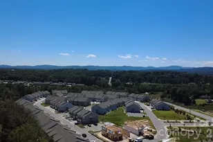 384 Creekview Rd, Hendersonville, NC 28792 - Photo 2