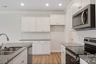 384 Creekview Rd, Hendersonville, NC 28792 - Photo 6