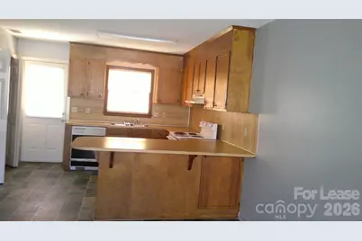 1482 14th Avenue NE, Hickory, NC 28601 - Photo 4