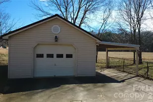 1616 Oak Trail Ln, Charlotte, NC 28216 - Photo 36