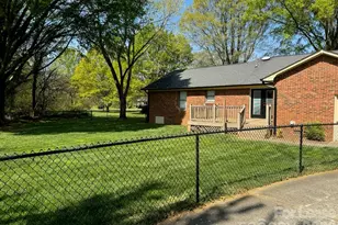 1616 Oak Trail Ln, Charlotte, NC 28216 - Photo 6