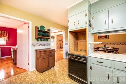 100 Carswell Street, Valdese, NC 28690 - Photo 28