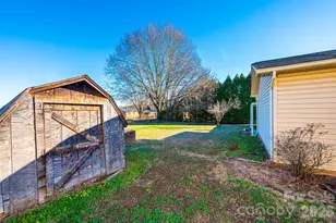 100 Carswell St, Valdese, NC 28690 - Photo 12