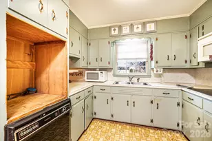 100 Carswell St, Valdese, NC 28690 - Photo 36