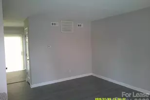 263 16th Ave NE, Hickory, NC 28601 - Photo 2