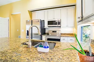 12 Crestwood Ln, Candler, NC 28715 - Photo 8