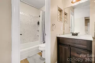 6102 Honeysuckle Ln, Charlotte, NC 28212 - Photo 12