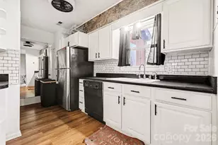 6102 Honeysuckle Ln, Charlotte, NC 28212 - Photo 8