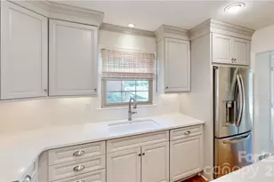 6810 Rosemary Ln, Charlotte, NC 28210 - Photo 14