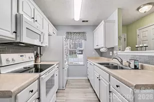 2073 Pin Oak Pl, Cramerton, NC 28032 - Photo 8