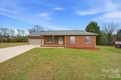 1118 St Michaels Drive SE, Conover, NC 28613 - Photo 2